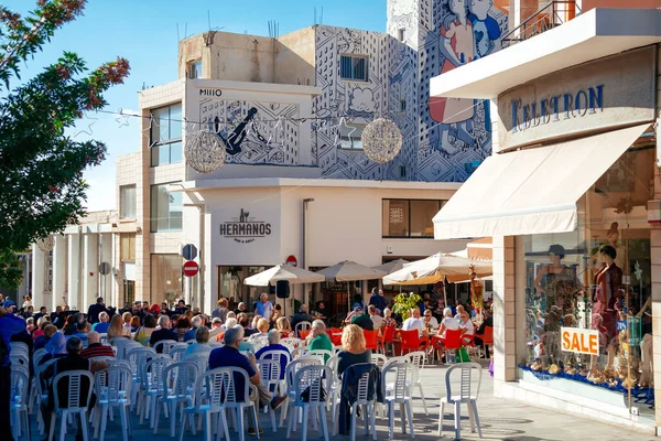 Paphos Chipre Dezembro 2019 Café Livre Lotado Cidade Velha Paphos — Fotografia de Stock