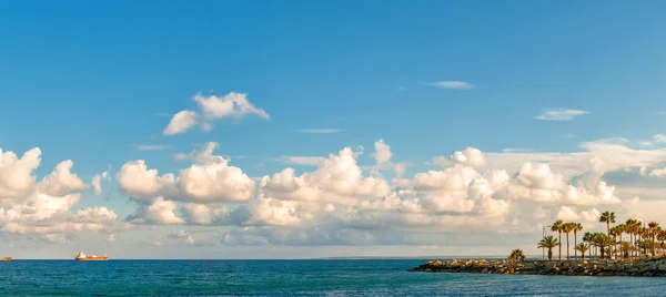 Panoramatický pohled na pobřeží Limassol. Kypr — Stock fotografie