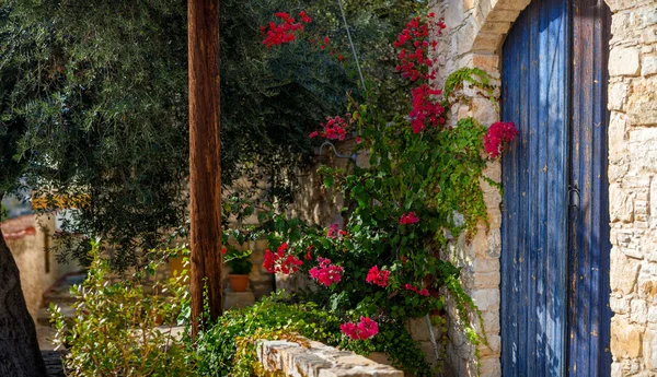 Entrada para uma casa tradicional. Lofou village, Limassol district, Chipre . — Fotografia de Stock
