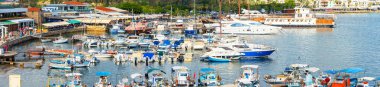 Paphos, Kıbrıs - 1 Kasım 2014: Harbor view çatıdan 