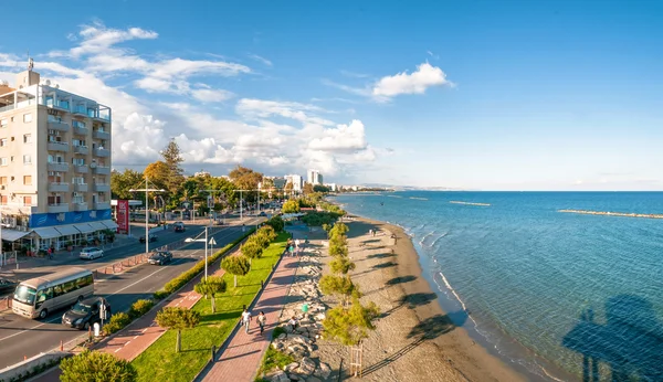 LIMASSOL, CHIPRE - 11 DE MAYO DE 2014: Vista panorámica de la ciudad de Limassol . —  Fotos de Stock