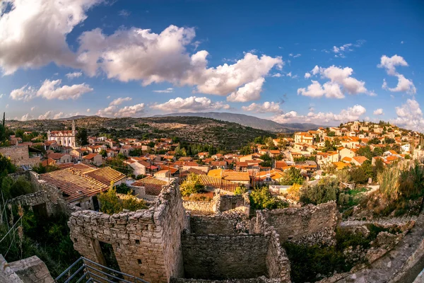 Lofou, uma tradicional aldeia cipriota de montanha. Distrito de Limassol . — Fotografia de Stock