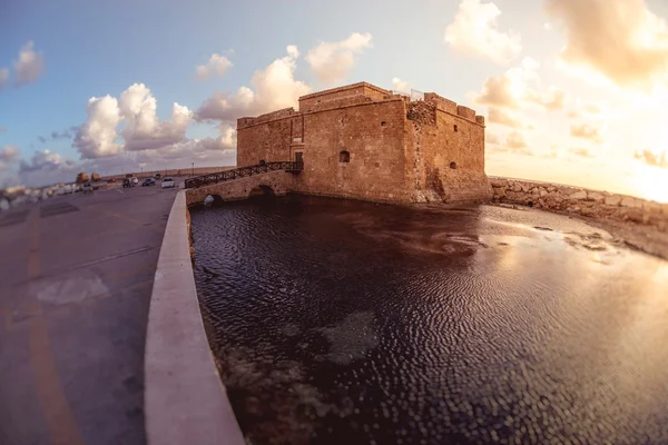 Berühmte touristische mittelalterliche Burg. Paphos, Zypern. — Stockfoto