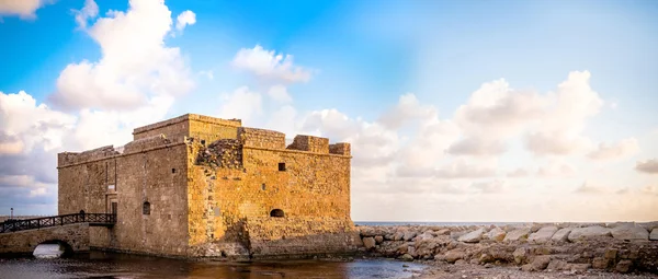 Medeltida slott panorama. Cypern — Stockfoto