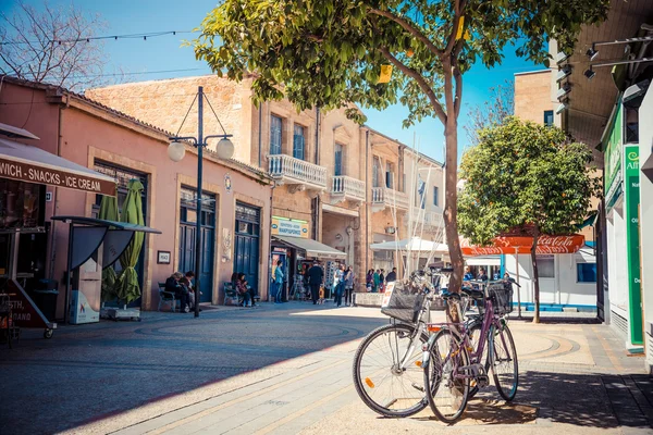 NICOSIA - 13 de abril: Ponto de passagem de rua de Ledra em 13 de abril de 2015 em Nicósia, Chipre. Ponto de controlo na zona tampão que divide a rua Ledra — Fotografia de Stock