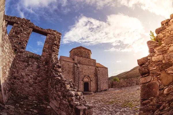 Zonsondergang over Panagia tou Sinti klooster. Paphos district. Cyprus — Stockfoto