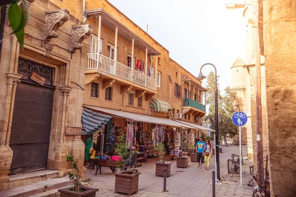 NICOSIA - MAY 29 : Traditional gift shop at Selimiye Square on M — Stock Photo, Image