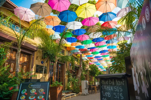 NICOSIA, CYPRUS - SEPTEMBER 19: Cafe at Arasta street, a tourist — Stock Photo, Image