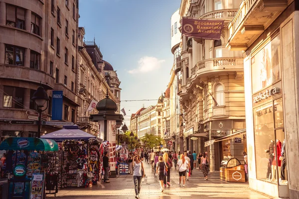 BELGRADE, SÉRVIA - SETEMBRO 23: Knez Mihailova Street em Septem — Fotografia de Stock