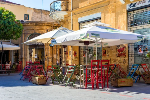 NICOSIA, CYPRUS - DECEMBER 3: Old fashioned cafe terrace at Fanairomenis street on December 3, 2015 in Nicosia. — Stock Photo, Image