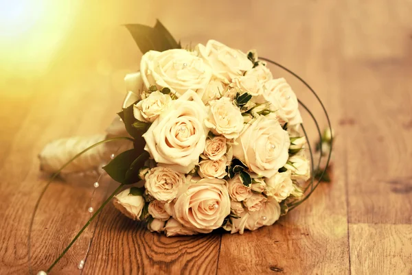 Wedding bouquet of white roses — Stock Photo, Image