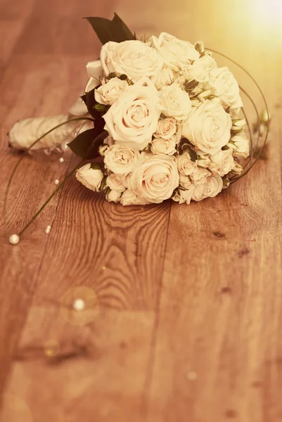 Wedding bouquet of white roses — Stock Photo, Image