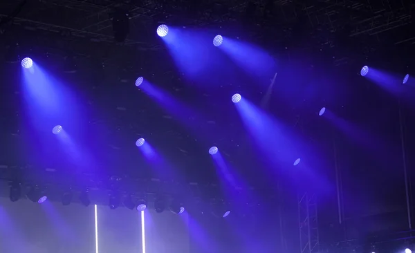 Scenbelysningen på konsert — Stockfoto