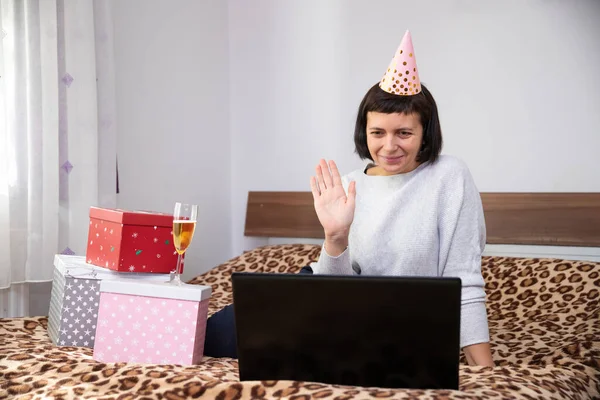 Mujer Celebrando Cumpleaños Navidad Año Nuevo Línea Tiempo Cuarentena —  Fotos de Stock