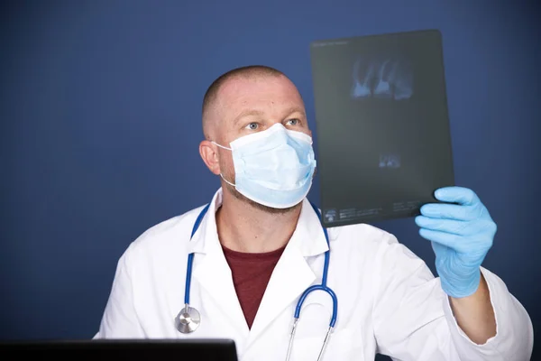 Male Doctor Consulting Patient Online Video Call Laptop Remote Online — Stok Foto