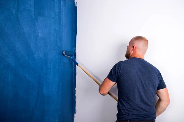 Young Happy Man Painting Interior Wall Paint Roller New House — Stock Photo, Image