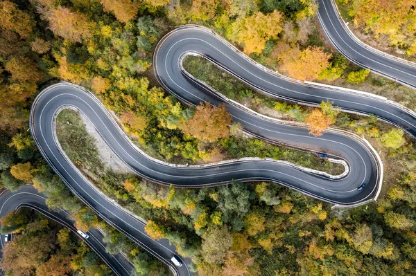 Landschaftlich Kurvenreiche Straße Herbst Von Einer Drohne Aus Gesehen — Stockfoto