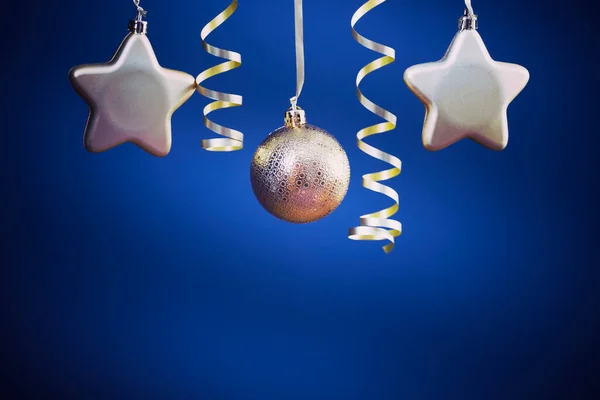 Vakantie Achtergrond Met Gouden Kerst Decoraties Magische Vakantie Licht — Stockfoto