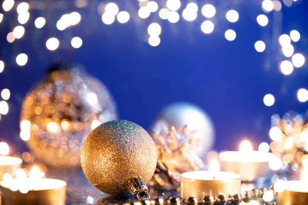 Bolas Navidad Plata Sobre Brillante Fondo Vacaciones Luces Mágicas Navideñas — Foto de Stock