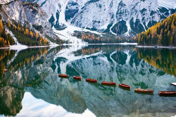 Fantastisk Utsikt Över Lago Braies Vackraste Sjön Sydtyrolen Dolomiterna Berg — Stockfoto