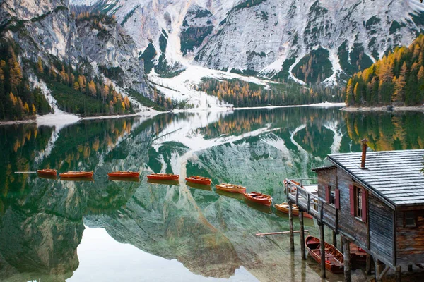 Increíble Vista Del Lago Braies Uno Los Más Bellos Del — Foto de Stock