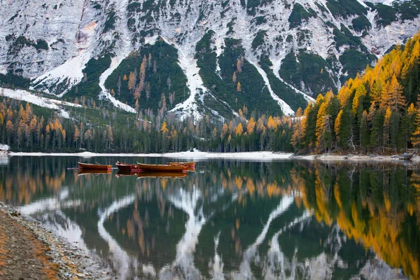 Úžasný Výhled Lago Braies Jedno Nejkrásnějších Jezer Jižním Tyrolsku Dolomity — Stock fotografie