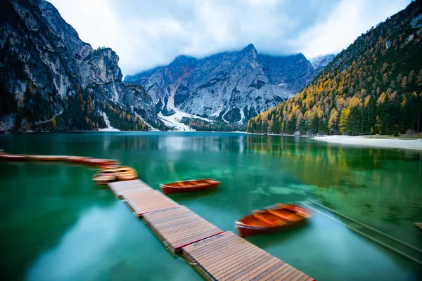 Vista Incrível Lago Braies Dos Mais Belos Lago Sul Tirol — Fotografia de Stock
