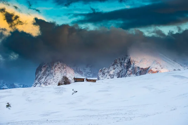 Pequeña Casa Campo Puesta Sol Mágica Las Montañas Dolomitas Alpe — Foto de Stock
