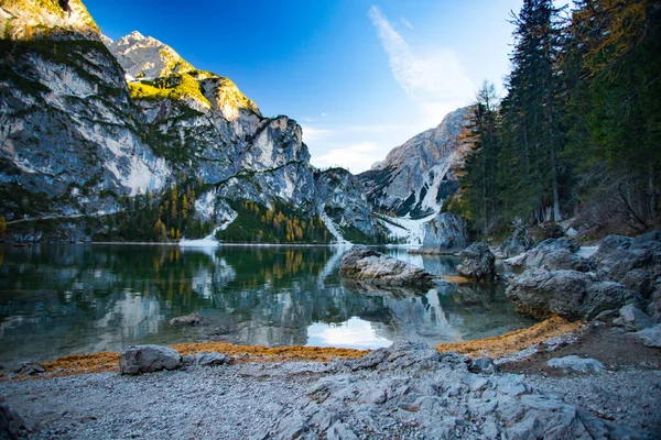 Vista Incrível Lago Braies Dos Mais Belos Lago Sul Tirol — Fotografia de Stock