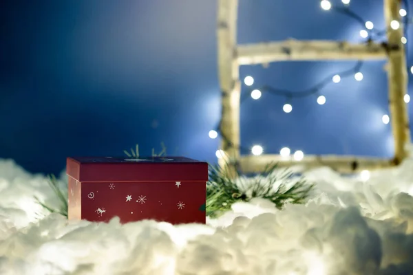 圣诞礼品盒与闪烁的派对灯火相映成趣 圣诞背景和礼品盒圣诞节庆祝活动 — 图库照片