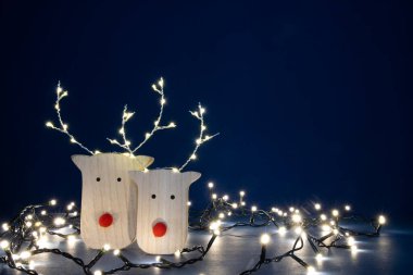 Parlak Noel ışığında ren geyikleri - tatil geçmişi