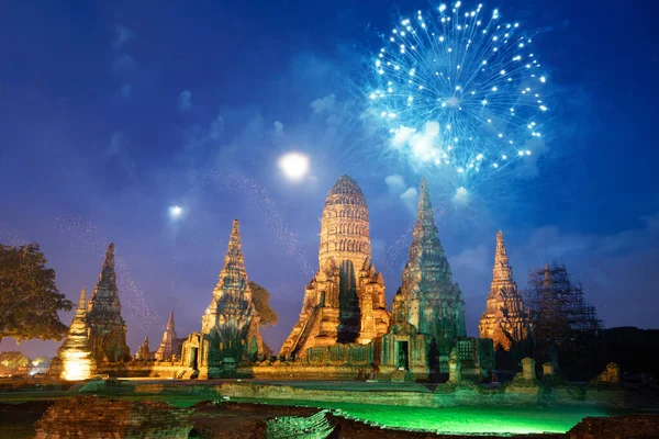 Exotický Nový Rok Slavíme Nový Rok Thajsku Ohňostrojem Wat Chai — Stock fotografie