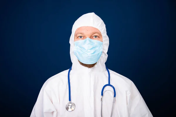 Conceito Coronavírus Covid Médico Masculino Uniforme Terno Proteção Close Retrato — Fotografia de Stock