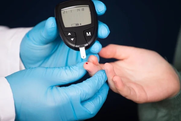 Doctor Checking Blood Sugar Level Glucometer Treatment Diabetes Concept — Stock Photo, Image