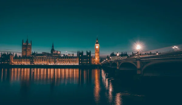 Big Ben Cámara Del Parlamento Noche Con Reflexión Río Támesis — Foto de Stock