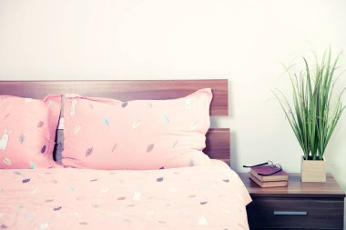 Parlak, sevimli ve rahat ev odası iç tasarımı - yakın plan