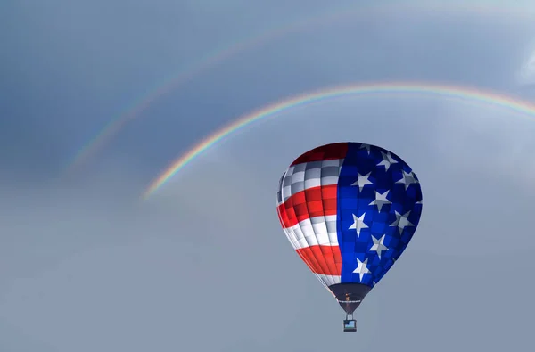 Γιορτάζοντας Την Ημέρα Ανεξαρτησίας Αερόστατο Θερμού Αέρα Σημαία Των Ηπα — Φωτογραφία Αρχείου