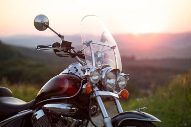 Motosiklet ekibi ön çatal ve farları kapatın. Seyahat ve spor, hız ve özgürlük kavramı