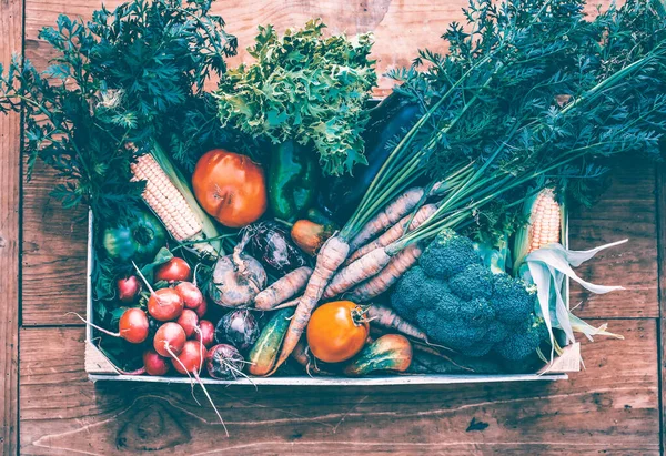 Flat Lay Fresh Bio Vegetable Wooden Box Concept Healthy Food — Foto de Stock