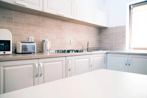 Blurred Kitchen Interior White Desk Space Home Background — Stock Photo, Image