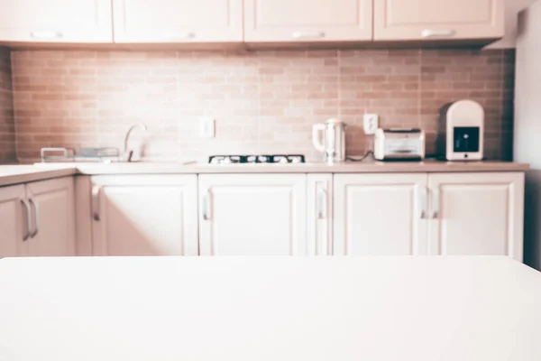 Blurred Kitchen Interior White Desk Space Home Background — Stock Photo, Image