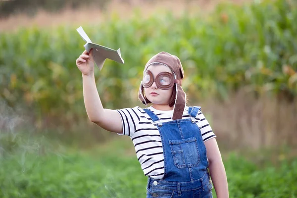 Happy Kid Playing Pilot Helmet Pretend Aviator Travel Vacation Freedom — Stock Photo, Image