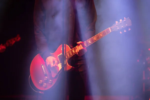 Gitarist Podiumverlichting Zomermuziekfestival — Stockfoto