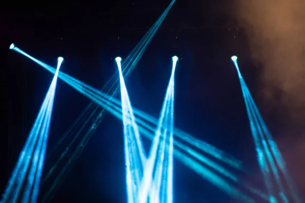 Luz Palco Com Holofotes Coloridos Fumaça Concerto Cena Teatral — Fotografia de Stock