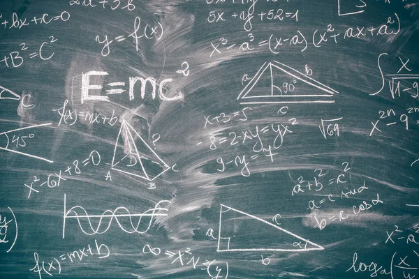 Blackboard Inskriven Med Vetenskapliga Formler Och Beräkningar Matematik Vetenskaplig Och — Stockfoto