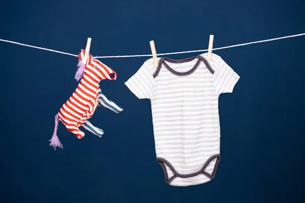 Babykläder Hänger Klädstreck — Stockfoto