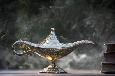 Müslümanlar için Ramazan Kareem tebrik kartı. İçinde Aladdin 'in dilek ve Kuran lambasının bulunduğu kutsal ay.