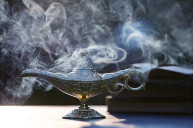 Müslümanlar için Ramazan Kareem tebrik kartı. İçinde Aladdin 'in dilek ve Kuran lambasının bulunduğu kutsal ay.