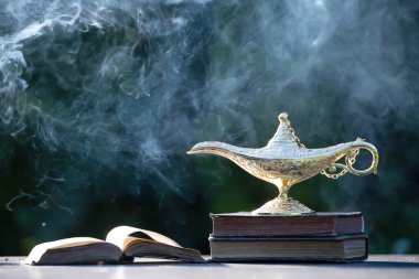 Müslümanlar için Ramazan Kareem tebrik kartı. İçinde Aladdin 'in dilek ve Kuran lambasının bulunduğu kutsal ay.