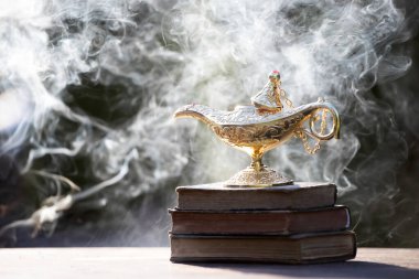 Müslümanlar için Ramazan Kareem tebrik kartı. İçinde Aladdin 'in dilek ve Kuran lambasının bulunduğu kutsal ay.